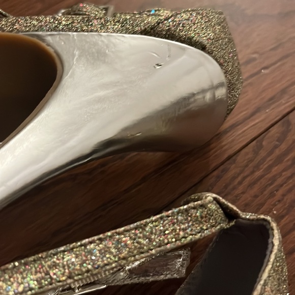 Steve Madden golden shoes - Picture 7 of 8